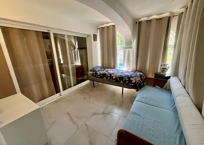 Villa -pool - At 300
